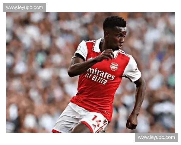 马丁内利笑谈约克雷斯欠他一球，强调前锋线跑动积极防守贡献