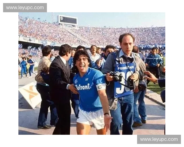 那不勒斯主场马拉多纳球场扩容计划曝光,目标冲刺2032年欧洲杯申办 那不勒斯主场马拉多纳球场扩容计划曝光,目标冲刺2032年欧洲杯申办